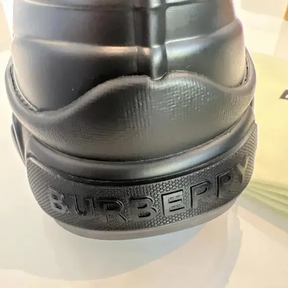 $1190 Burberry Men's Black Arthur Puffy Winter ❄️ Boots - EU44/US11